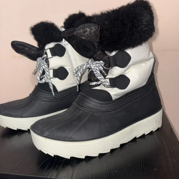 Pajar Canada Black/White Lace Up Snow Boots - Picture 2 of 9
